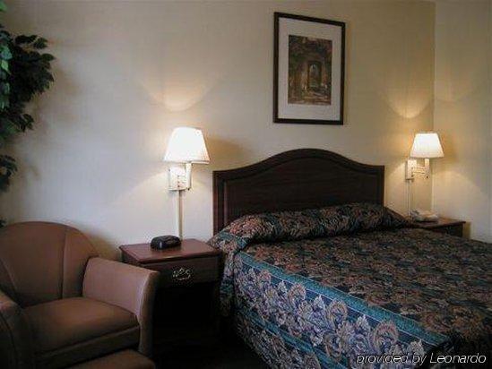 Intown Suites Extended Stay Select Corpus Christi Tx Room photo